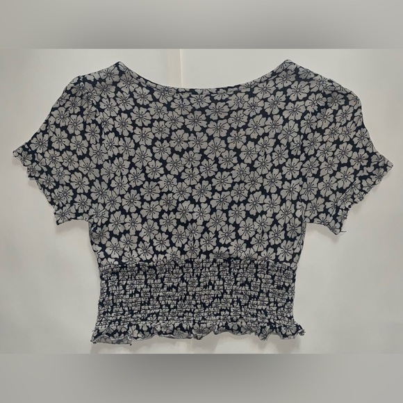 Urban Outfitters cropped button down tee - Picture 3 of 3